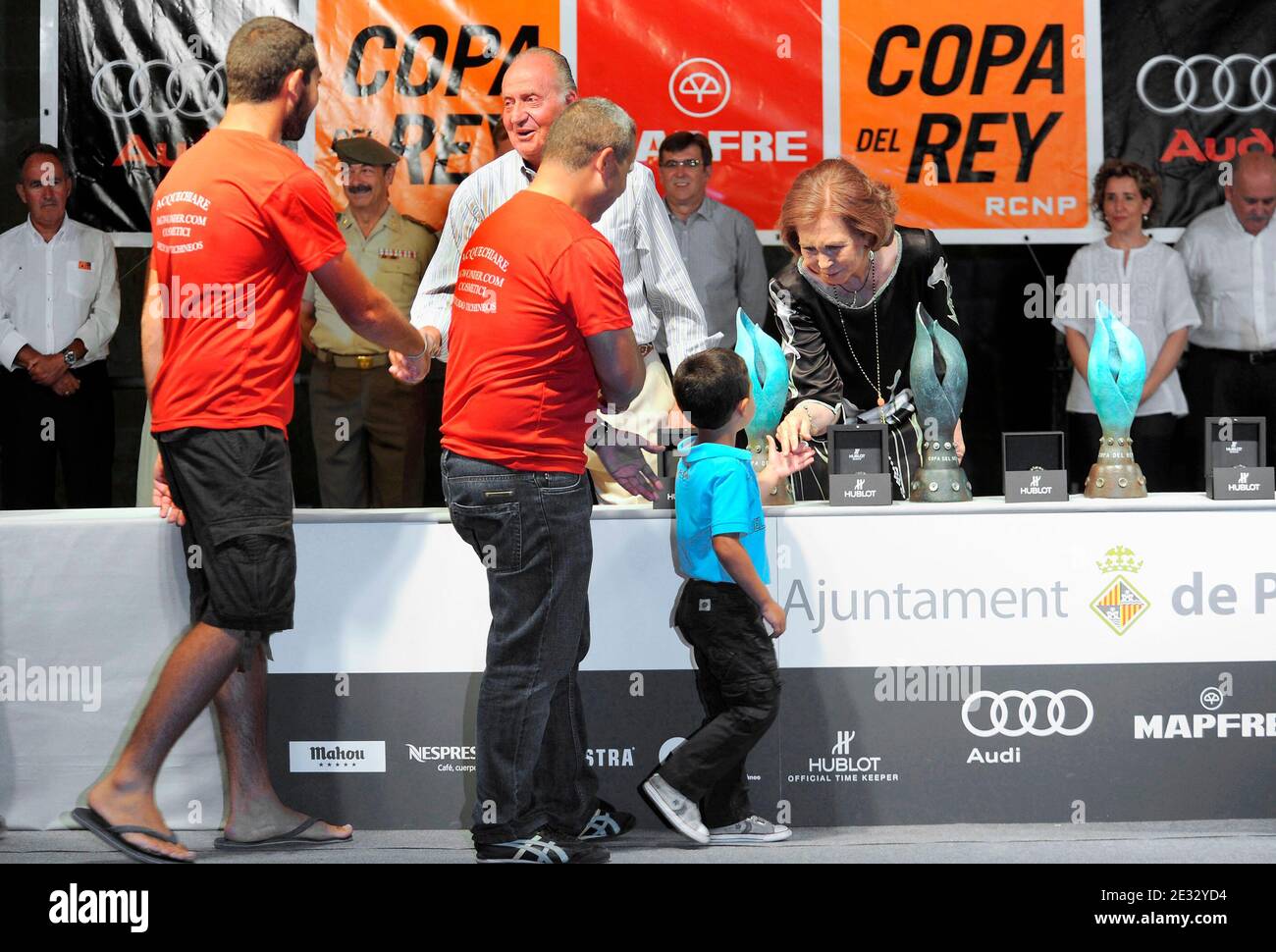 König Juan Carlos und Königin Sofia von Spanien Teilnahme an der 29. Copa del Rey Mapfre Audi Sailing Cup Awards Feier im Ses Voltes Kulturzentrum in Palma de Mallorca, Spanien, am 7. August 2010. Foto von Almagro/ABACAPRESS.COM Stockfoto