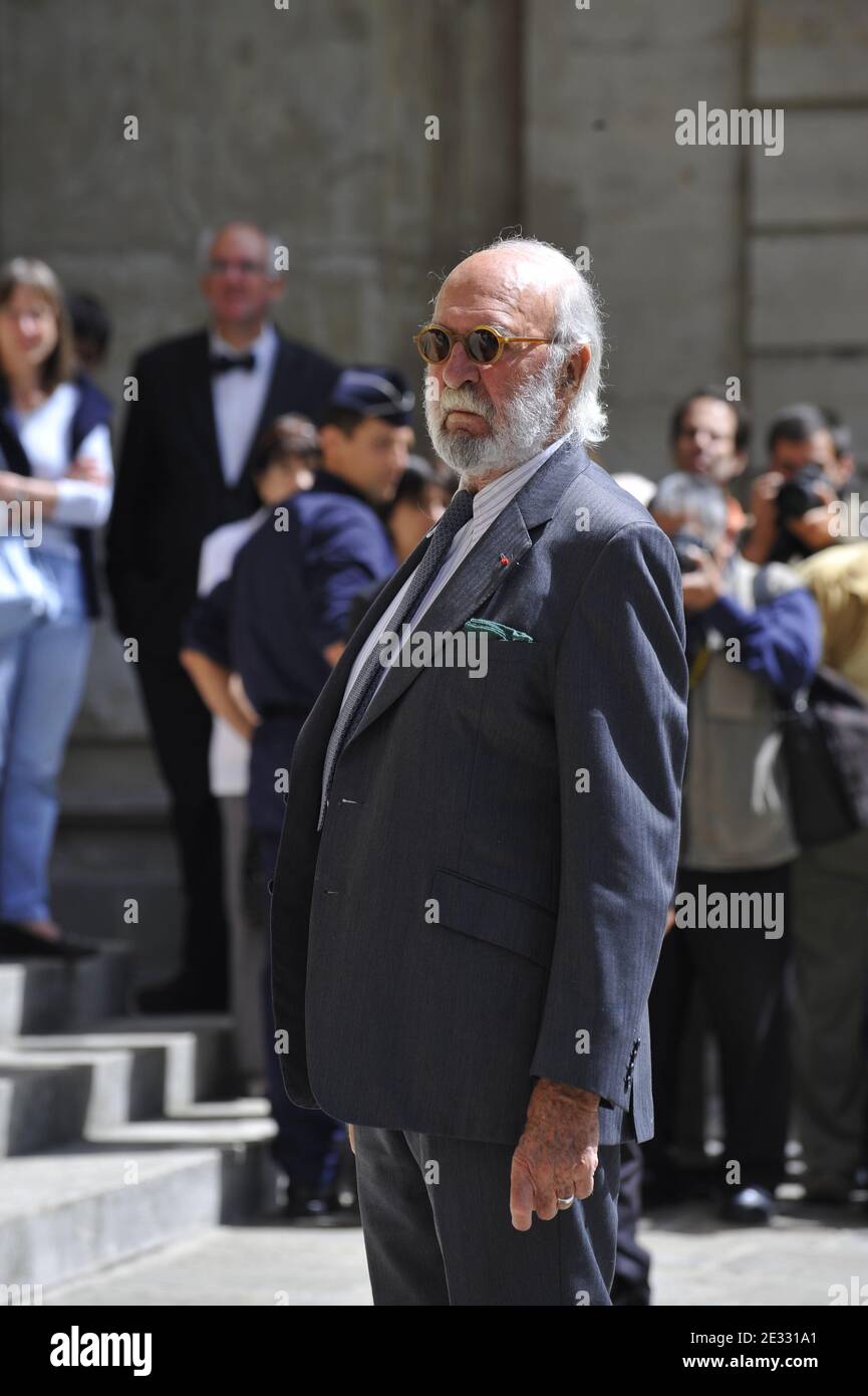 Jean-Pierre Marielle assiste aux funerailles de Bruno Cremer a l'eglise Saint-Thomas d'Aquin a Paris, France le 13 Aout 2010. Foto von ABACAPRESS.COM Stockfoto