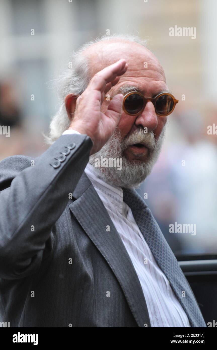 Jean-Pierre Marielle assiste aux funerailles de Bruno Cremer a l'eglise Saint-Thomas d'Aquin a Paris, France le 13 Aout 2010. Foto von ABACAPRESS.COM Stockfoto