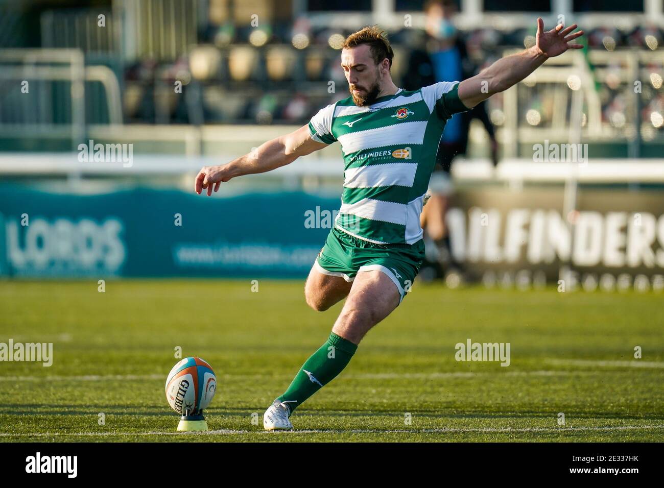 Castle Bar, West Ealing, Großbritannien. Januar 2021. Craig WILLIS (10) von Ealing Trailfinders während des Trailfinders Challenge Cup Spiels zwischen Ealing Trailfinders und Saracens in Castle Bar, West Ealing, England am 16. Januar 2021. Foto von David Horn/Prime Media Images Kredit: Prime Media Images/Alamy Live News Stockfoto