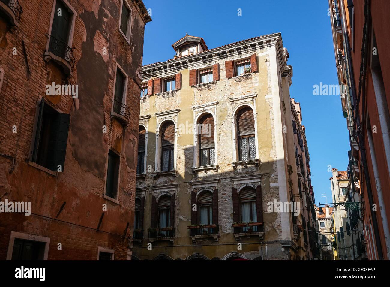 Alte traditionelle venezianische Gebäude in Venedig, Italien Stockfoto