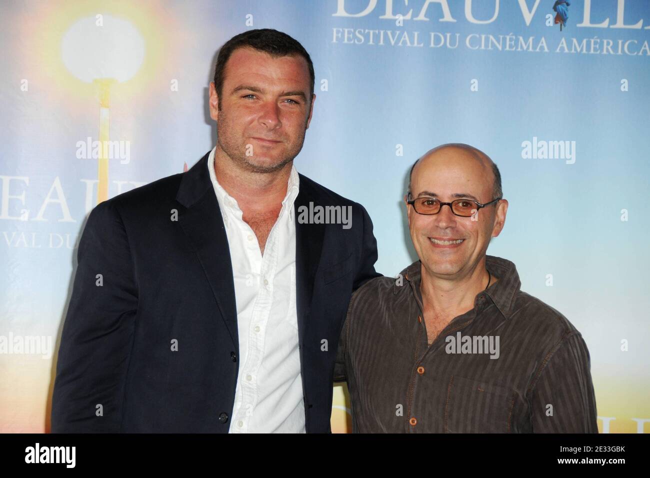 Schauspieler Liev Schreiber (L) und Regisseur Richard Levine beim Fotoalbum von "Every Day" während des 36. Amerikanischen Filmfestivals in Deauville, Normandie, Frankreich am 6. September 2010. Foto von Mireille Ampilhac/ABACAPRESS.COM Stockfoto
