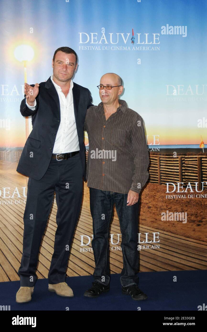 Schauspieler Liev Schreiber (L) und Regisseur Richard Levine beim Fotoalbum von "Every Day" während des 36. Amerikanischen Filmfestivals in Deauville, Normandie, Frankreich am 6. September 2010. Foto von Mireille Ampilhac/ABACAPRESS.COM Stockfoto