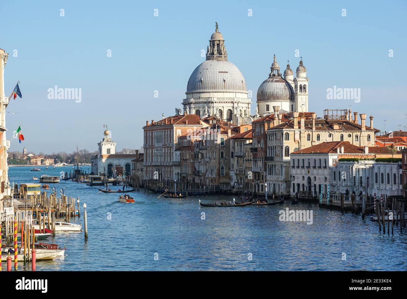 Der Canal Grande und die Basilika Santa Maria della Salute in Venedig, Italien Stockfoto