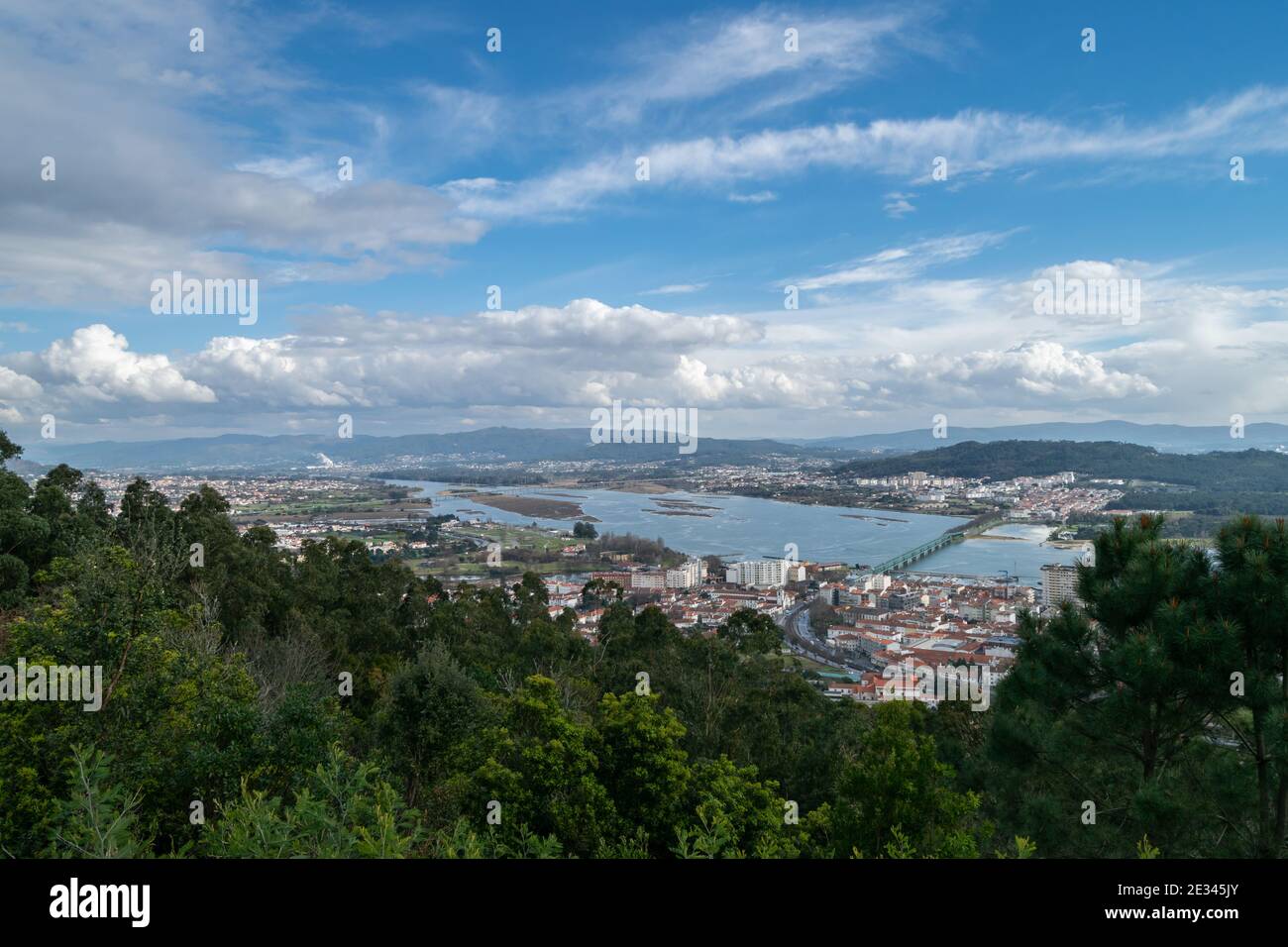 Viana do Castelo Brücken im Norden Portugals Ozean und Rio Lima Ränder Blick vom hohen Punkt santa luzia Stockfoto