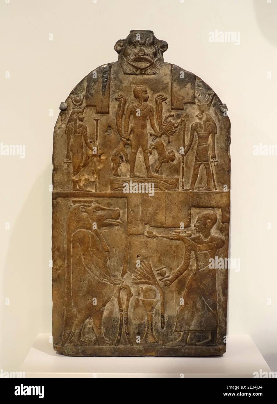 Magische Stele mit Bildern von Bes, Horus das Kind, und Taweret, ägyptisch, späte Periode, Dynastie 26-31, 664-332 v. Chr., Kalkstein - Stockfoto