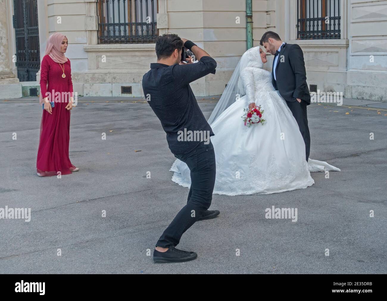 Weddng Gruppe und Fotograf Stockfoto