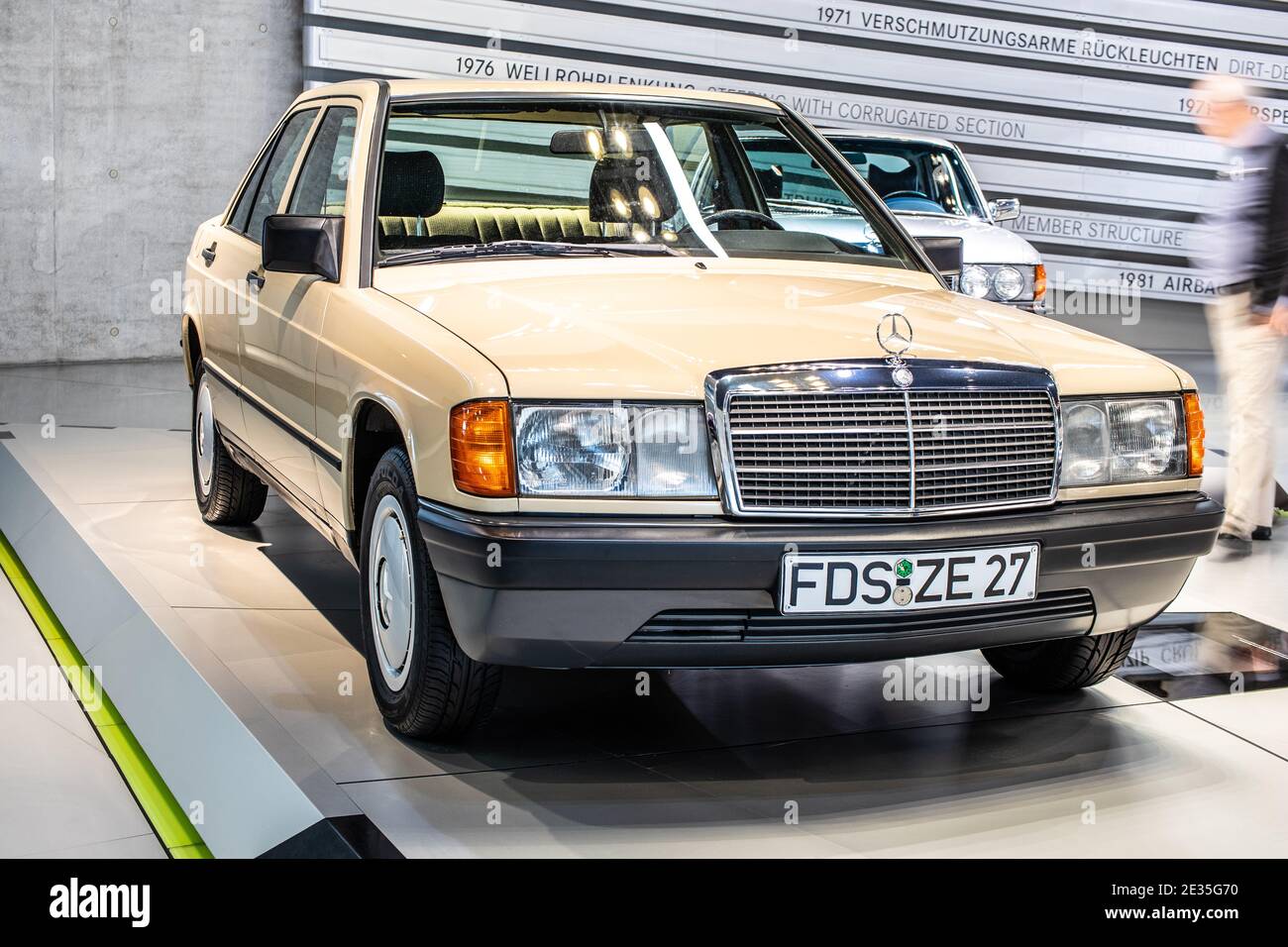 Baby benz -Fotos und -Bildmaterial in hoher Auflösung – Alamy