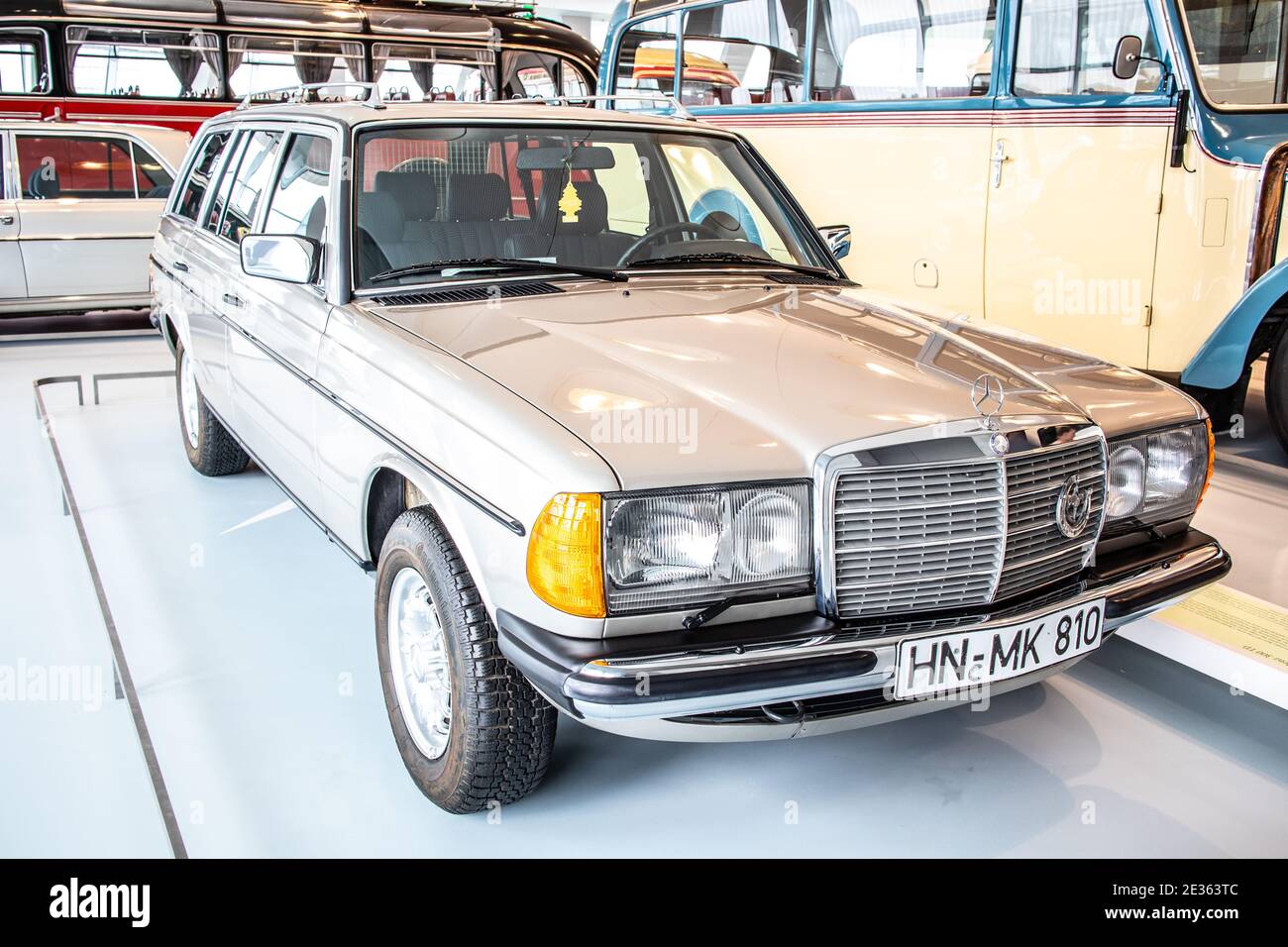 STUTTGART, 2019: 1985 T-Modell-Kombi Mercedes-Benz 300 TD im Mercedes-Benz Museum, HN-MK 810 Stockfoto
