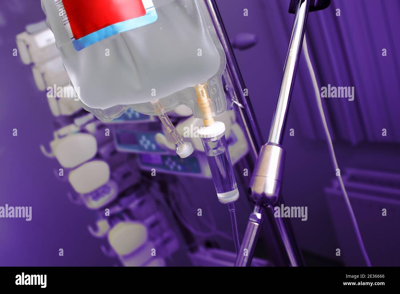 Infusionstherapie in der Intensivmedizin. Stockfoto