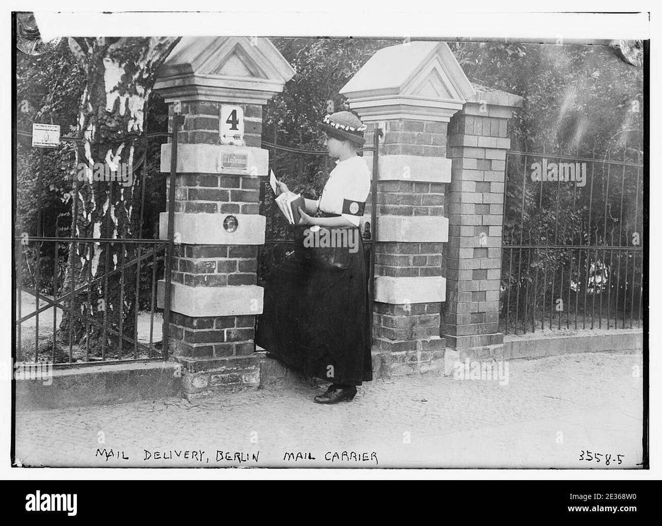 Postversand, Berlin, Briefzusteller Stockfoto