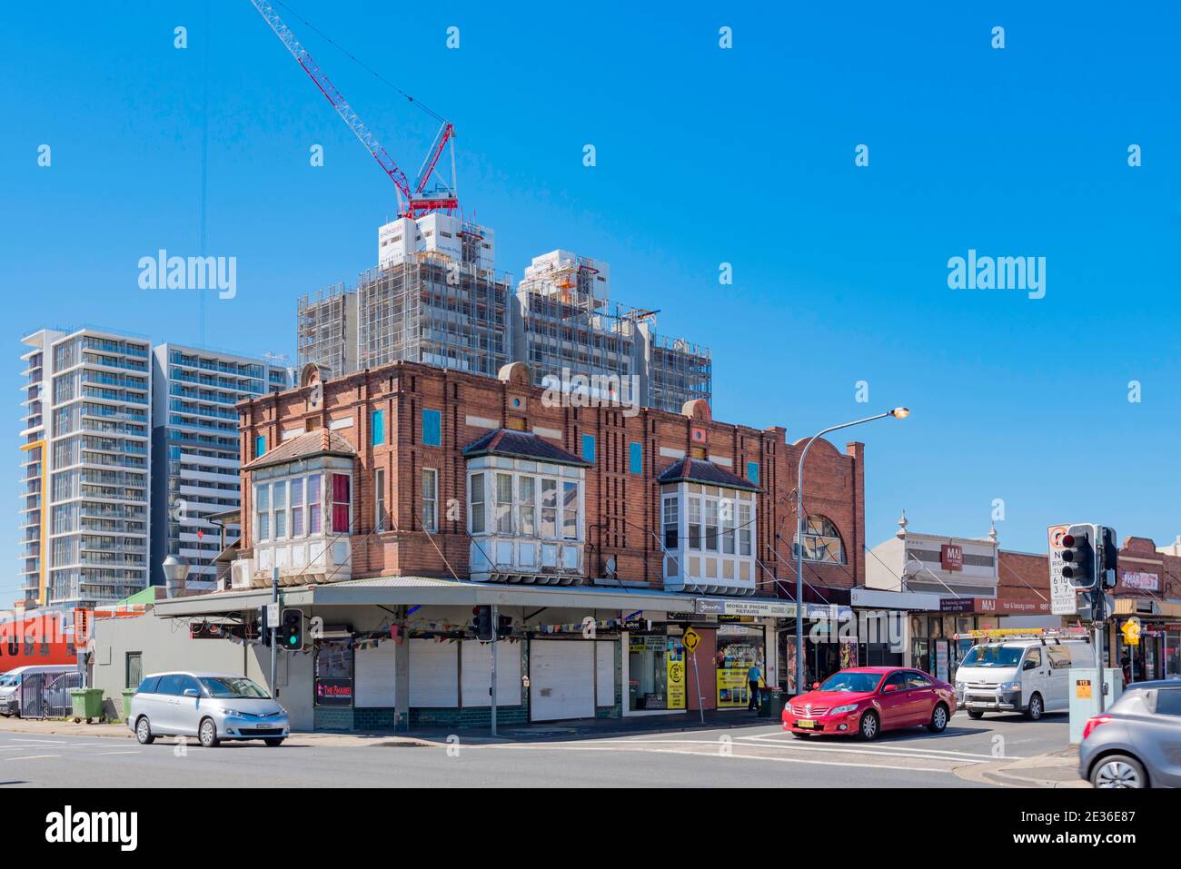 Ein bedeutendes zweistöckiges Gebäude aus dem Jahr 1914 in Granville, New South Wales, das nach einem Federation Free Style Design mit komplexen Mauerwerk gebaut wurde Stockfoto