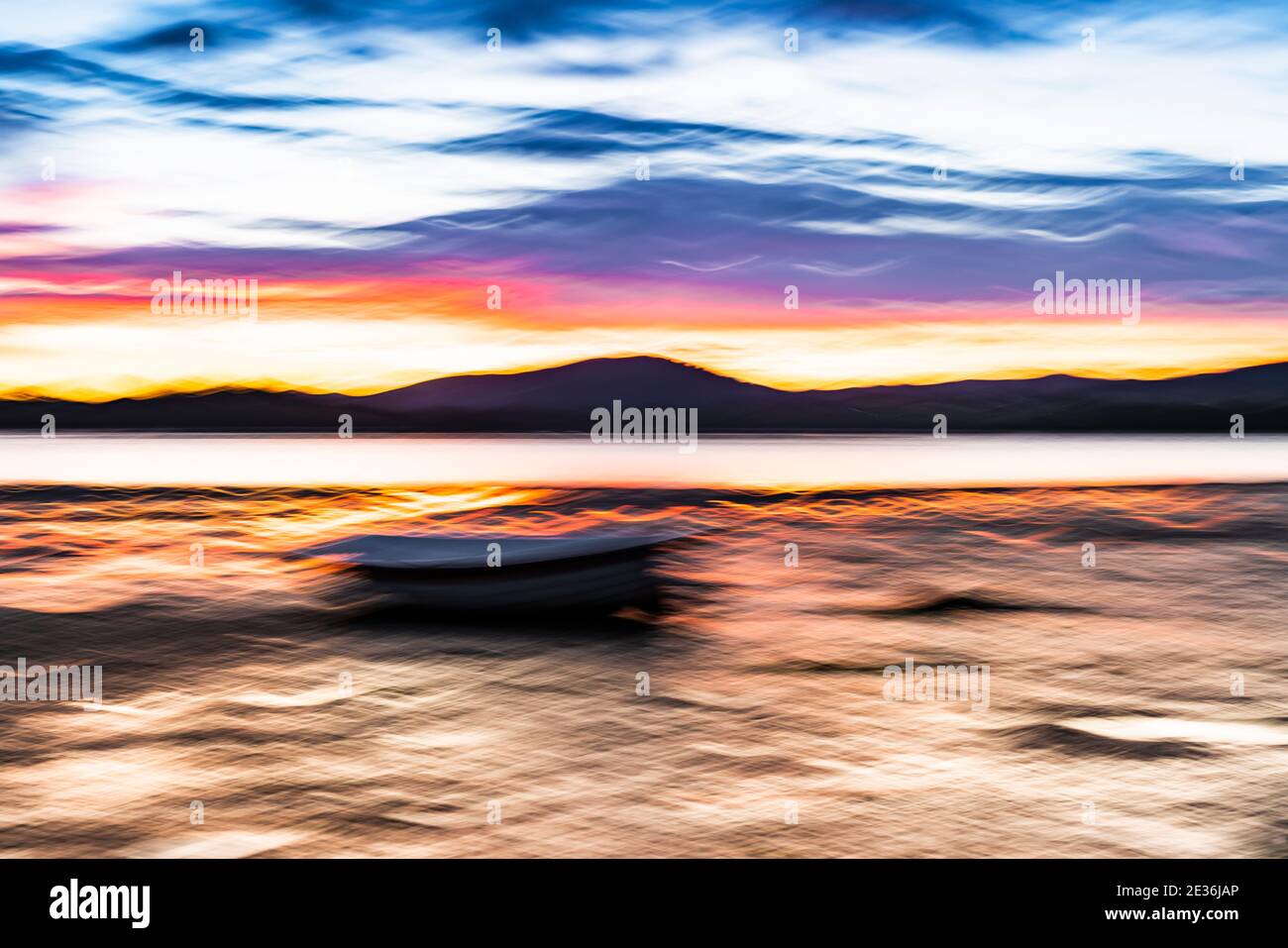 Farbenfrohe Küste evokative wellige faszinierend impressionistischen malerischen Stil Bild im Morgenlicht. Stockfoto