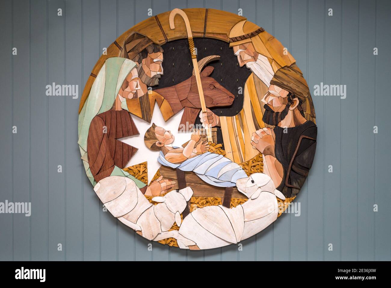 Biblische christliche Szenen aus Holz, Christianskirkjan, Christians Kirche, Klaksvik Stadt, Bordoy Insel, Färöer Inseln Stockfoto