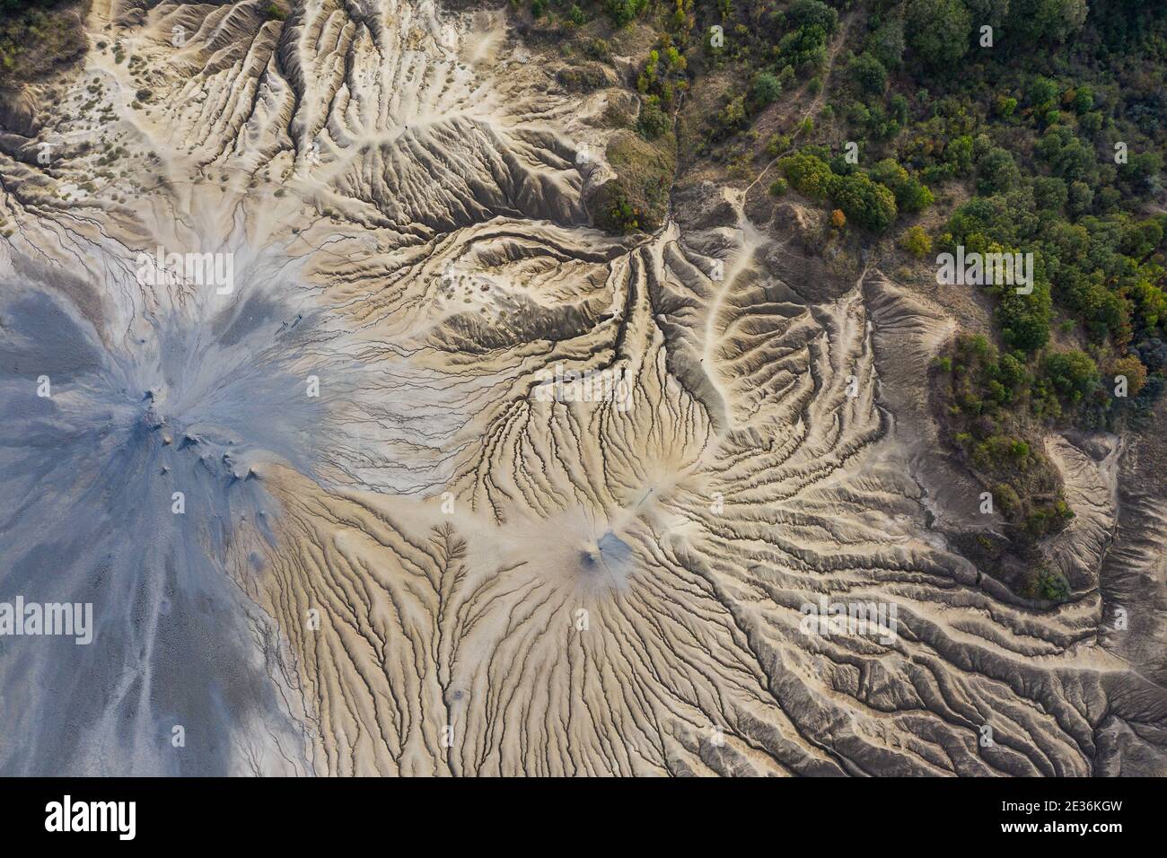 Schlammige Vulkane, Rumänien. Luftaufnahme der Schlammvulkane der Grafschaft Buzau. Stockfoto