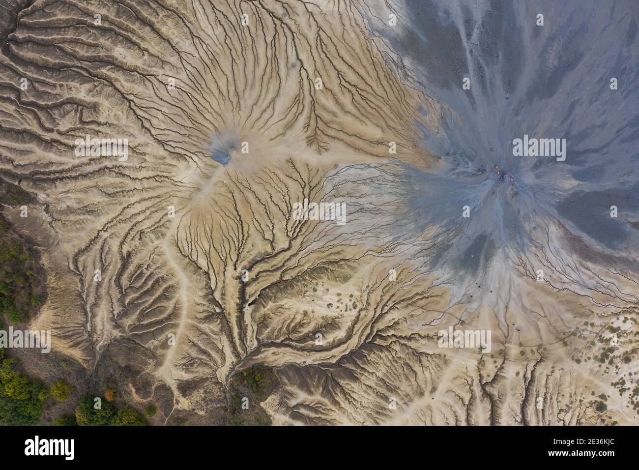 Schlammige Vulkane, Rumänien. Luftaufnahme der Schlammvulkane der Grafschaft Buzau. Stockfoto
