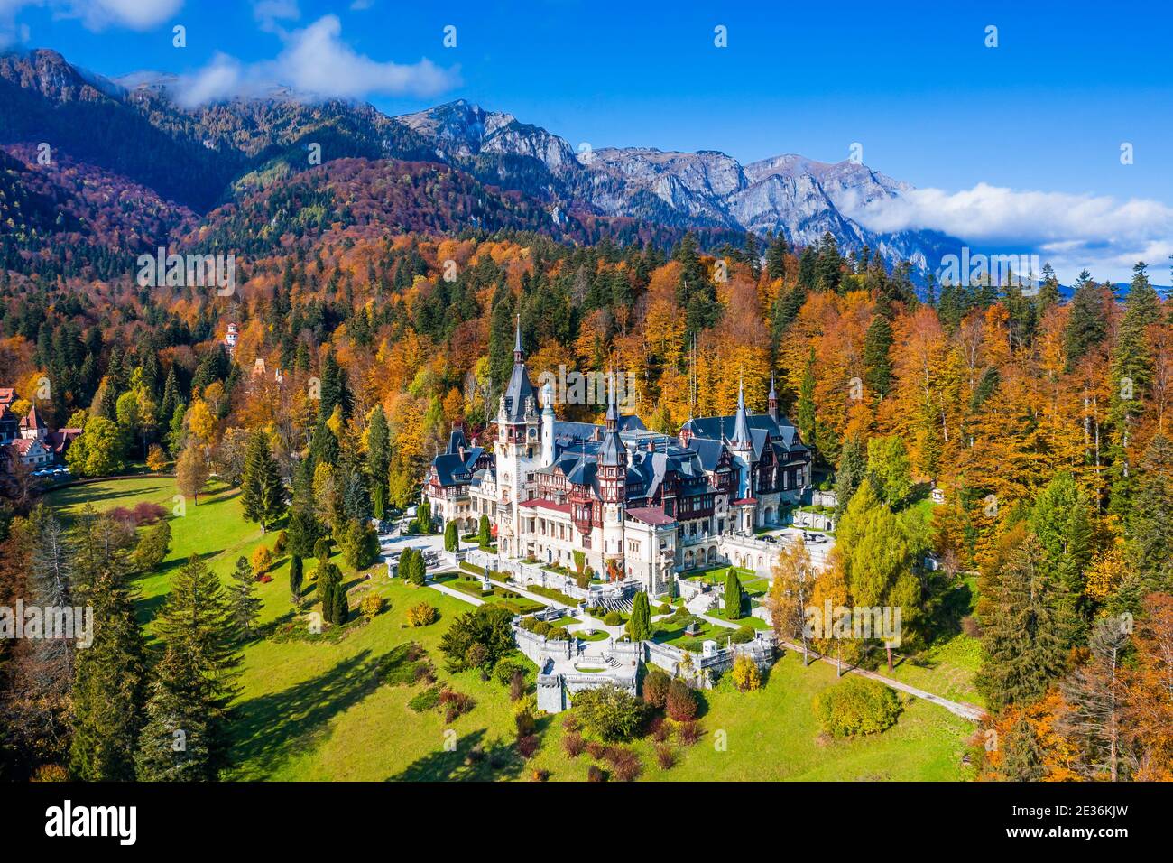 Schloss Peles im Herbst. Sinaia, Kreis Prahova, Rumänien. Stockfoto