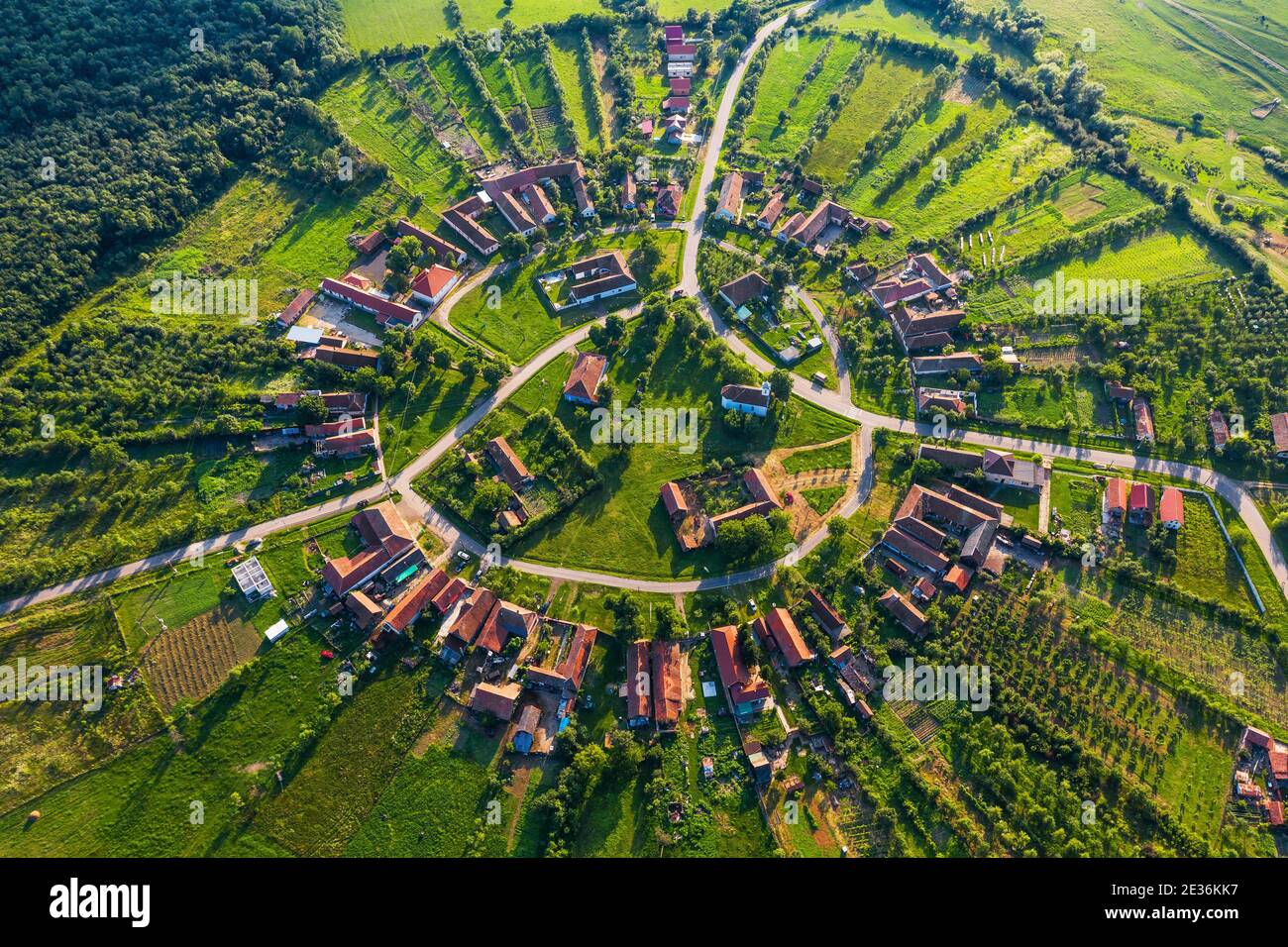 Charlottenburg, Rumänien. Luftaufnahme des runden Dorfes in der historischen Region Banat. Stockfoto