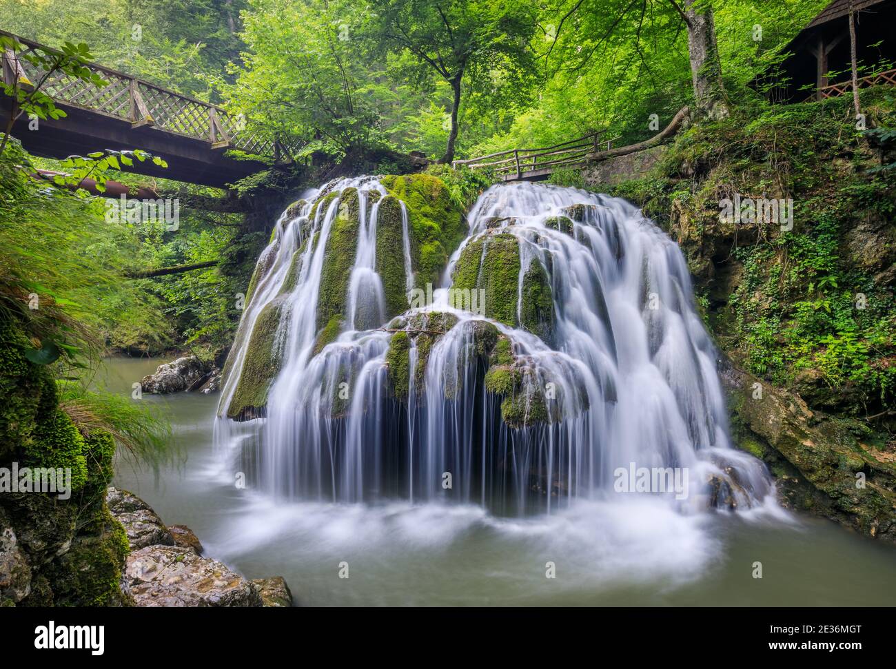 Bigar Wasserfall einer der schönsten Wasserfälle der Welt. Rumänien. Stockfoto
