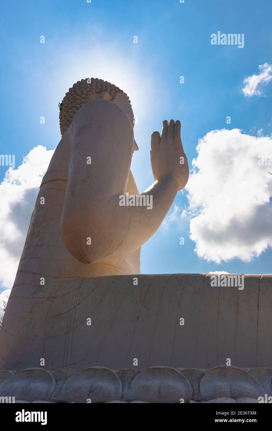 Riesige sitzende buddha-Statue, Buddhistisches Kloster von Mihintale, Anuradhapura, Nord-Central-Provinz, Sri Lanka Stockfoto