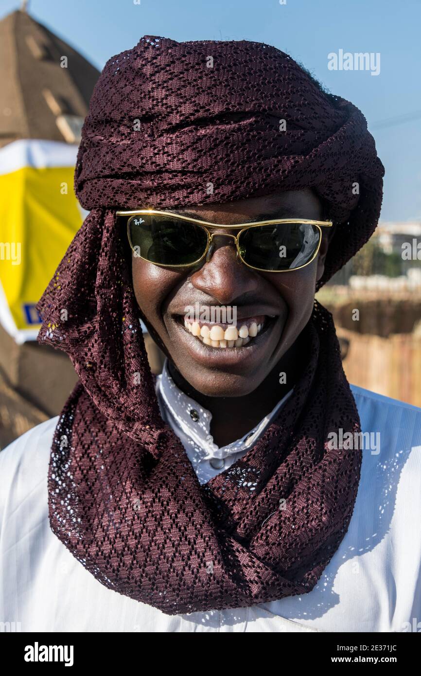 Toubou beduin mit Sonnenbrille, Portrait, N'Djamena, Chad Stockfoto