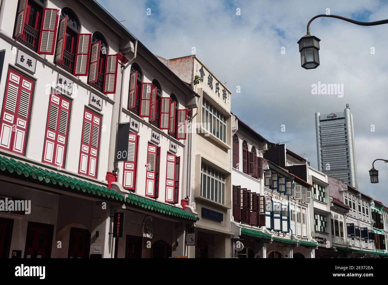 05.01.2021, Singapur, Republik Singapur, Asien - traditionelle Ladenhäuser entlang der Amoy Street im historischen Stadtbezirk von Chinatown. Stockfoto