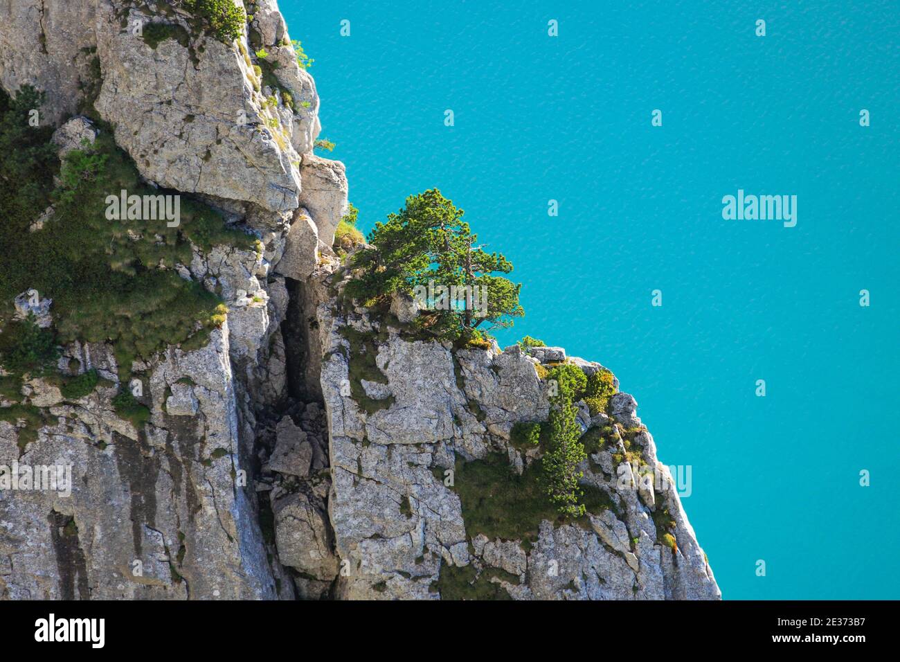 Vierwaldstättersee und Felswand, Schweiz Stockfoto