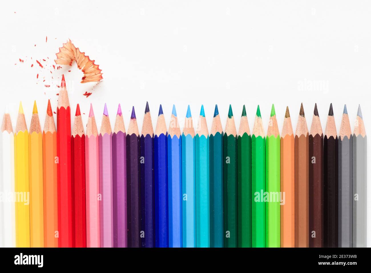Farbige Bleistiftlinie auf weißem Hintergrund Stockfoto
