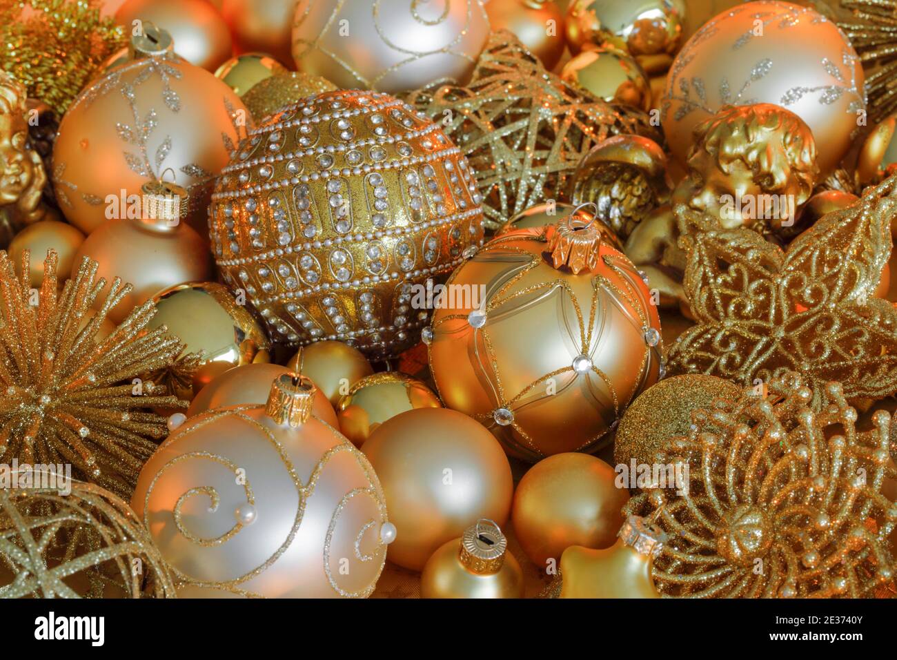 Weihnachtsdekoration in gold Stockfoto