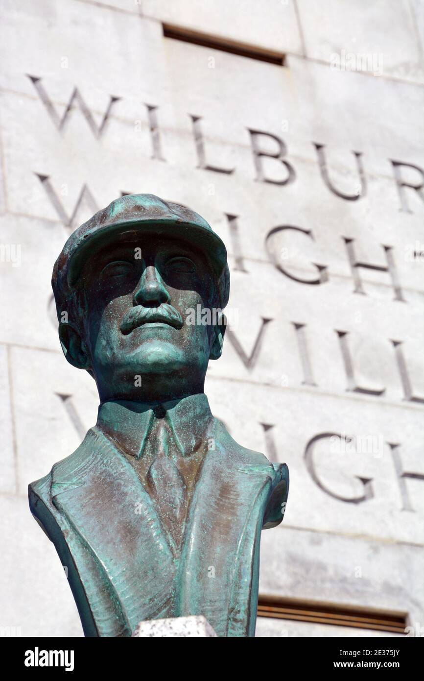 Eine Bronzebüste von Orville Wright bei den Gebrüdern Wright National Memorial in Kill Devil Hills an den Outer Banks Von North Carolina Stockfoto