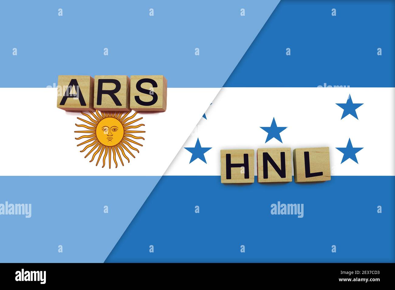 Argentinien und Honduras Währungen Codes auf nationalen Flaggen Hintergrund. Internationales Geldtransferkonzept Stockfoto