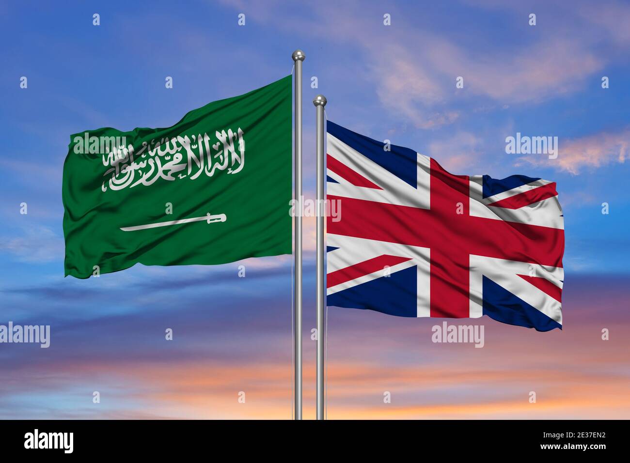 Britische und Saudi-Arabien Fahnen winken im Wind als Zeichen der Zusammenarbeit oder diplomatische Treffen Veranstaltung. 3d-Illustration Stockfoto