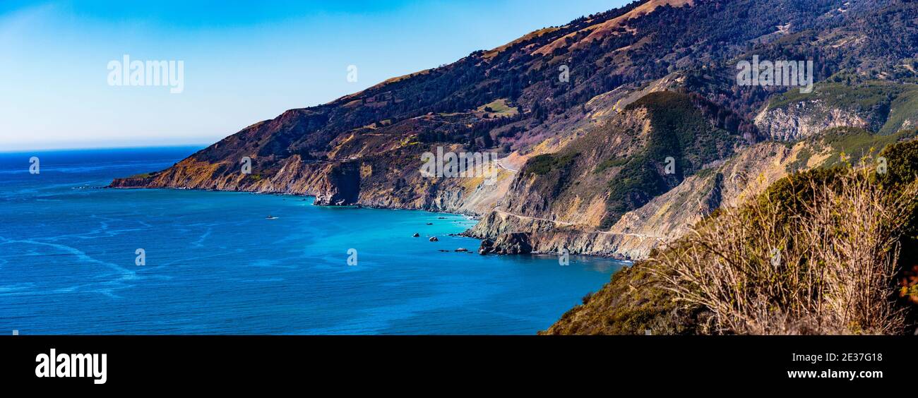 Big Sur, Kalifornien, 16. Februar 2018: Blick auf den Pazifik und die Pazifikküste Highway von Los Padres National Forest Nacimiento-Fergusson Road Stockfoto