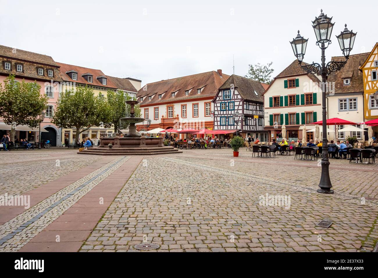 Stadtansicht von Neustadt an der Weinstraße, einer Stadt in Rheinland-Pfalz in Deutschland Stockfoto