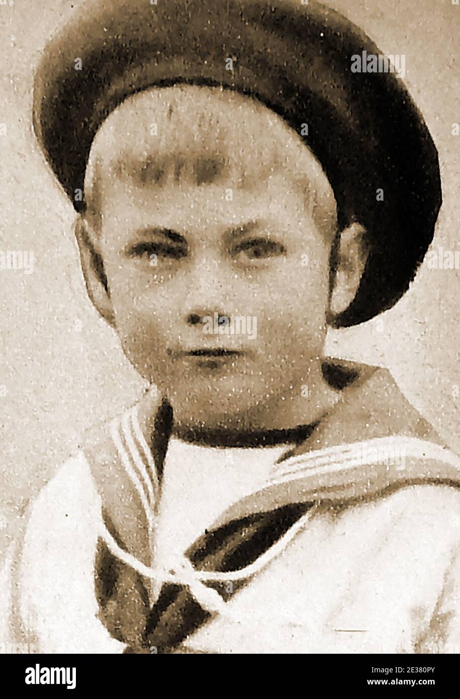 Ein Porträt von Prinz John von Großbritannien --- John Charles Francis 'Johnnie' (1905 – 1919) war der fünfte Sohn und jüngste der sechs Kinder von König George V (ehemals Prince of Wales) und Königin Mary. Er war ein kränkliches Kind und soll Epilepsie-Lernschwierigkeiten und Autismus haben. Angeblich versteckt vor der Öffentlichkeit im Sandringham House, wurde er von seiner Gouvernante, Charlotte Jane 'Lala' Bill, betreut und soll mit lokalen Kindern spielen. Prinz John starb in Sandringham im Jahr 1919 angeblich nach einem schweren fit, und wurde in der Nähe St. Mary Magdalene Kirche begraben Stockfoto