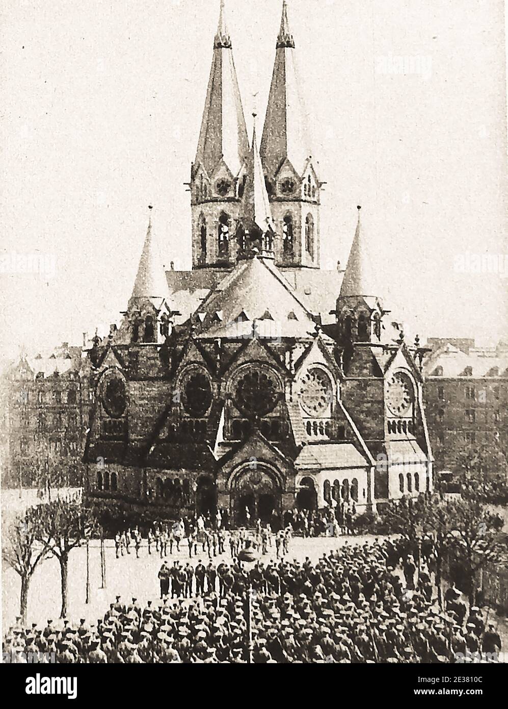 1919 - Britische Besatzungsarmee in Deutschland . - Britische Truppen versammelten sich vor der Kirche in Wiesbaden, die als Hauptquartier der britischen Armee in dieser Stadt verwendet wurde. Stockfoto