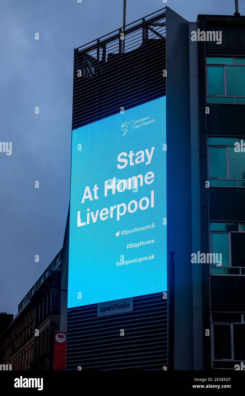 Liverpool City Council Warnschild, um zu Hause zu bleiben Stockfoto