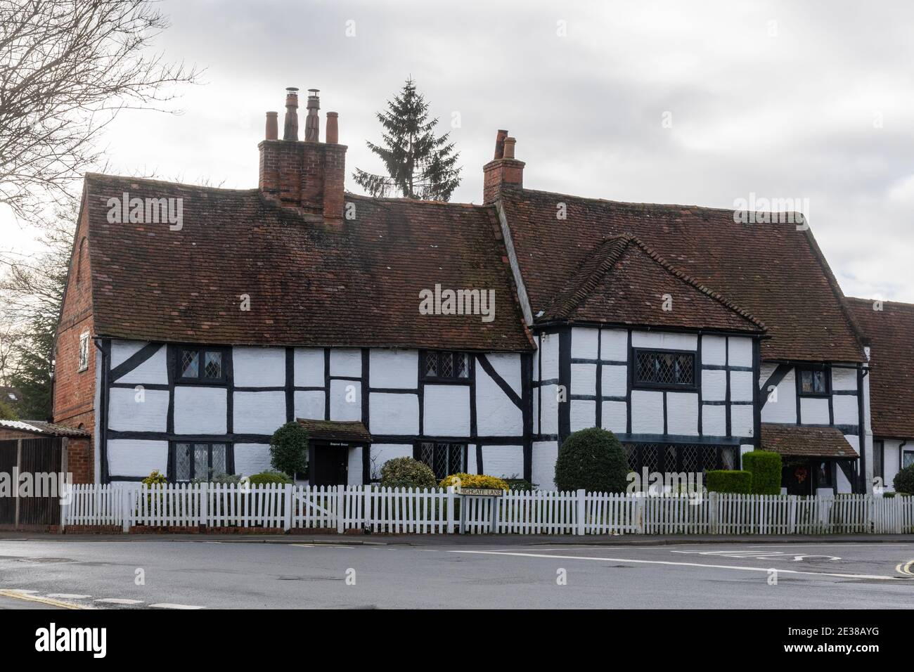 Emperor House, historisches denkmalgeschütztes Fachwerkgebäude in Farnborough, Hampshire, Großbritannien Stockfoto