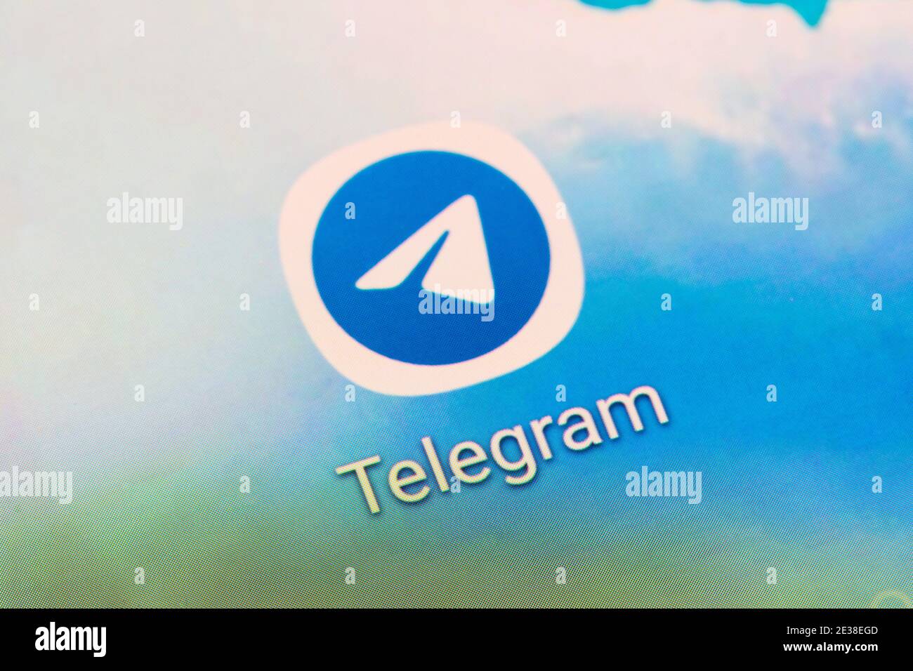 Eine Nahaufnahme der Telegram App - einer Freeware, plattformübergreifenden, Cloud-basierten Instant Messaging-Software und einem Anwendungsdienst - auf einem Smartphone-Bildschirm Stockfoto