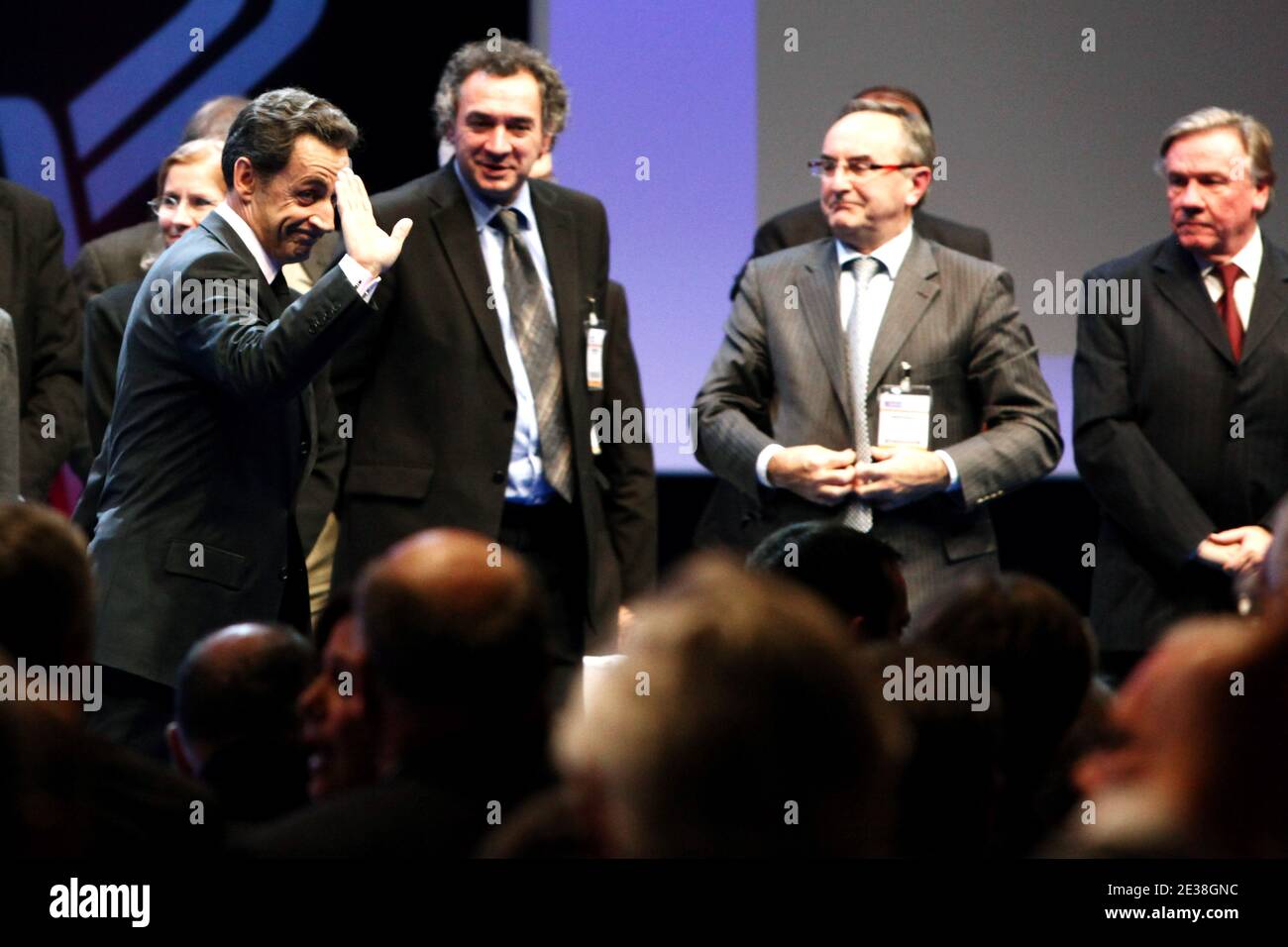 Der französische Präsident Nicolas Sarkozy verlässt die Eröffnung des 93. Kongresses der französischen Bürgermeistervereinigung (AMF), der am 23. November 2010 in Paris, Frankreich, an der Porte de Versailles stattfand. Foto von Stephane Lemouton/ABACAPRESS.COM Stockfoto