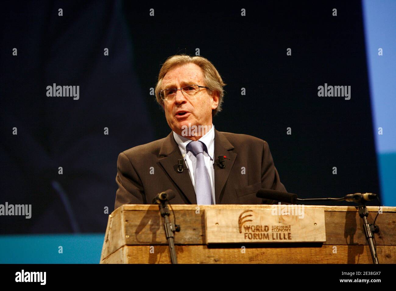 Philippe Vasseur, Präsident des Lille World Forum, nimmt am 24. November 2010 an dem Lille World Forum in Lille, Nordfrankreich, Teil. Foto von Sylvain Lefevre/ABACAPRESS.COM Stockfoto