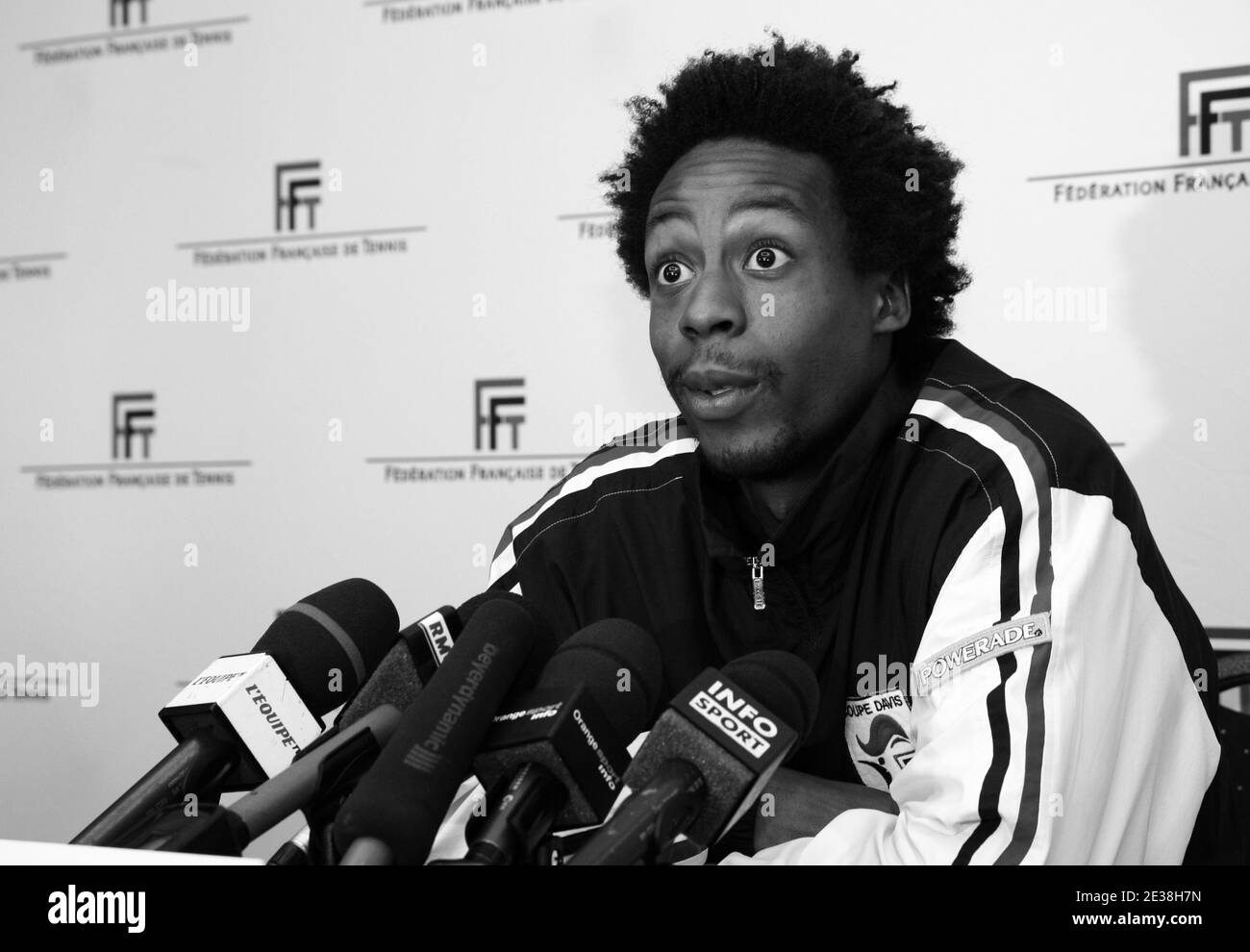 Gael Monfils von French Tennisman während einer Pressekonferenz vor dem Training vor dem Davis-Cup-Finale in Serbien im 'Flamant Rose Hotel' in Canet en Roussillon, bei Perpignan, Südfrankreich am 25. November 2010. Foto von Michel Clementz/ABACAPRESS.COM Stockfoto