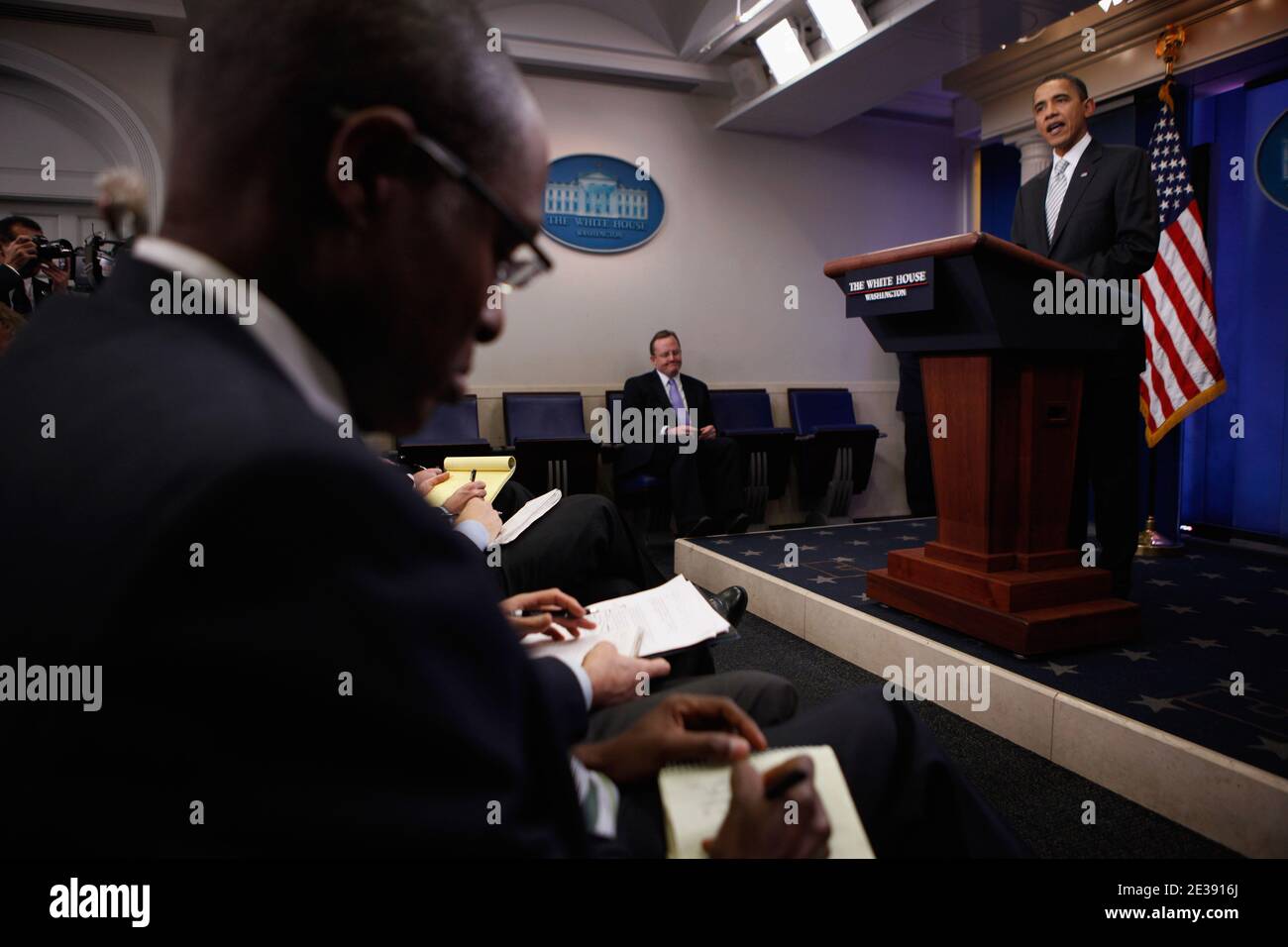 US-Präsident Barack Obama hält am 13. Dezember 2010 im Brady Press Briefing Room im Weißen Haus in Washington, DC, eine Rede vor der Presse. Der US-Senat stimmte für die Klotur über die Steuersenkungs-Kompromissgesetzgebung zwischen Obama und den Republikanern des Kongresses und versicherte praktisch, dass der Senat die Gesetzesvorlage am Dienstag verabschieden wird. Foto von Chip Somodevilla/ISP Pool/ABACAUSA.COM Stockfoto