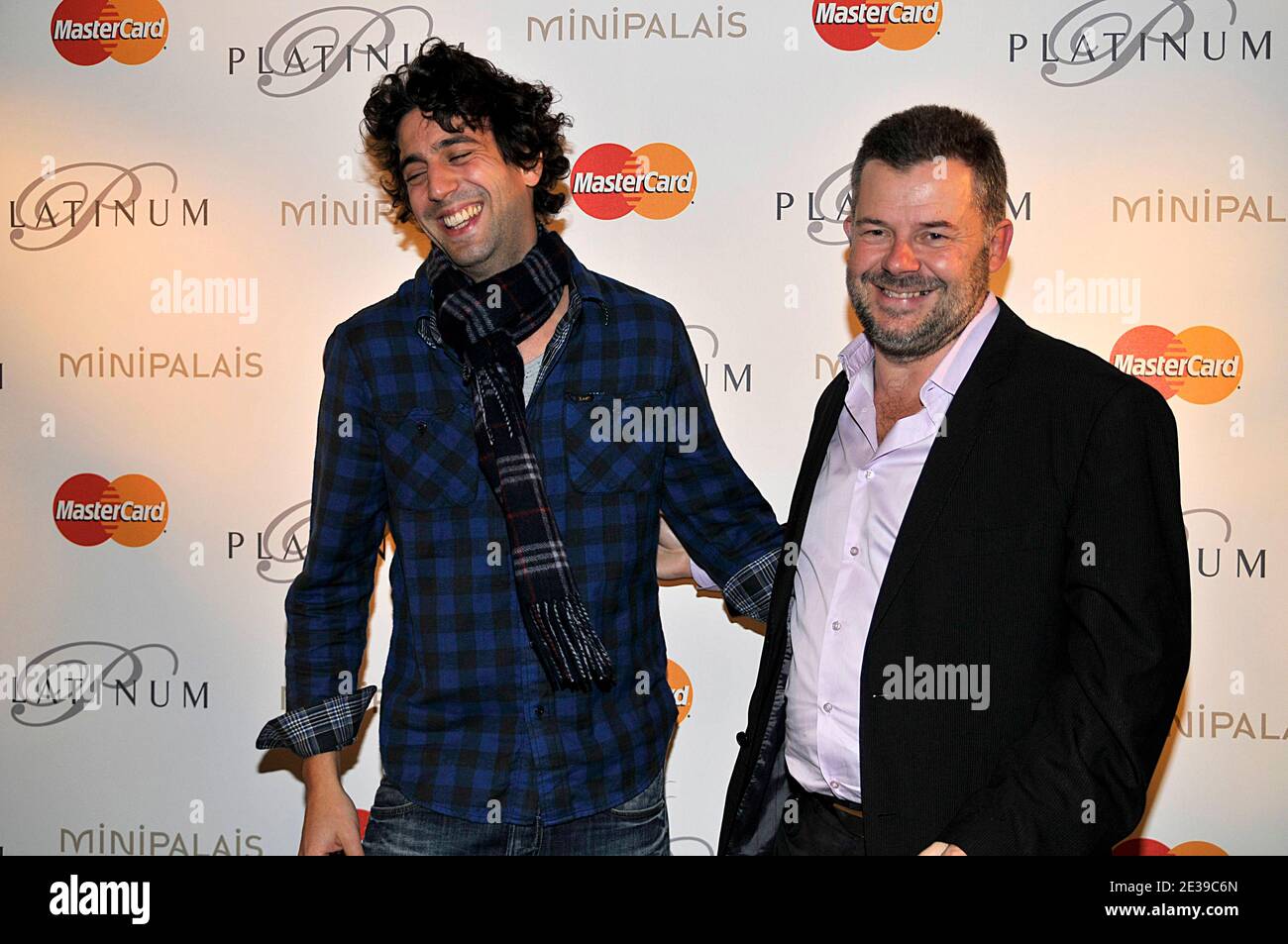 Eric Naulleau und Max Boublil nehmen am 4. Oktober 2010 am Abend der Platinum MasterCard im Grand Palais in Paris Teil. Foto von Thierry Plessis/ABACAPRESS.COM Stockfoto