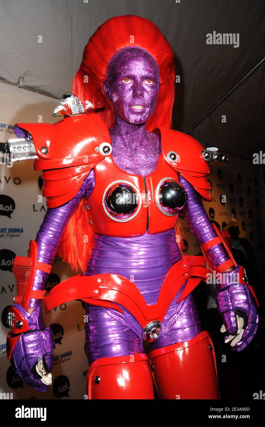Heidi Klum tritt auf ihrer Halloween Party 2010 auf, die am 31. Oktober 2010 in Lavo in New York City, NY, USA, stattfand. Foto von Pantaleo-Taamallah/ABACAPRESS.COM Stockfoto