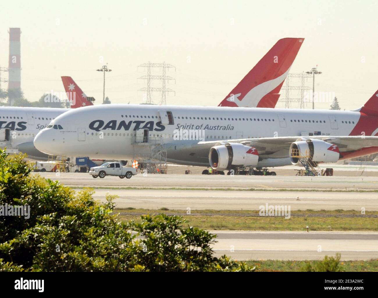 Qantas Airlines Airbus A380-Flugzeuge werden am 5. November 2010 als Los Angeles International Airport, CA, USA, zur Triebwerksüberprüfung an Bord gebracht. Foto von Graylock/ABACAPRESS.COM Stockfoto