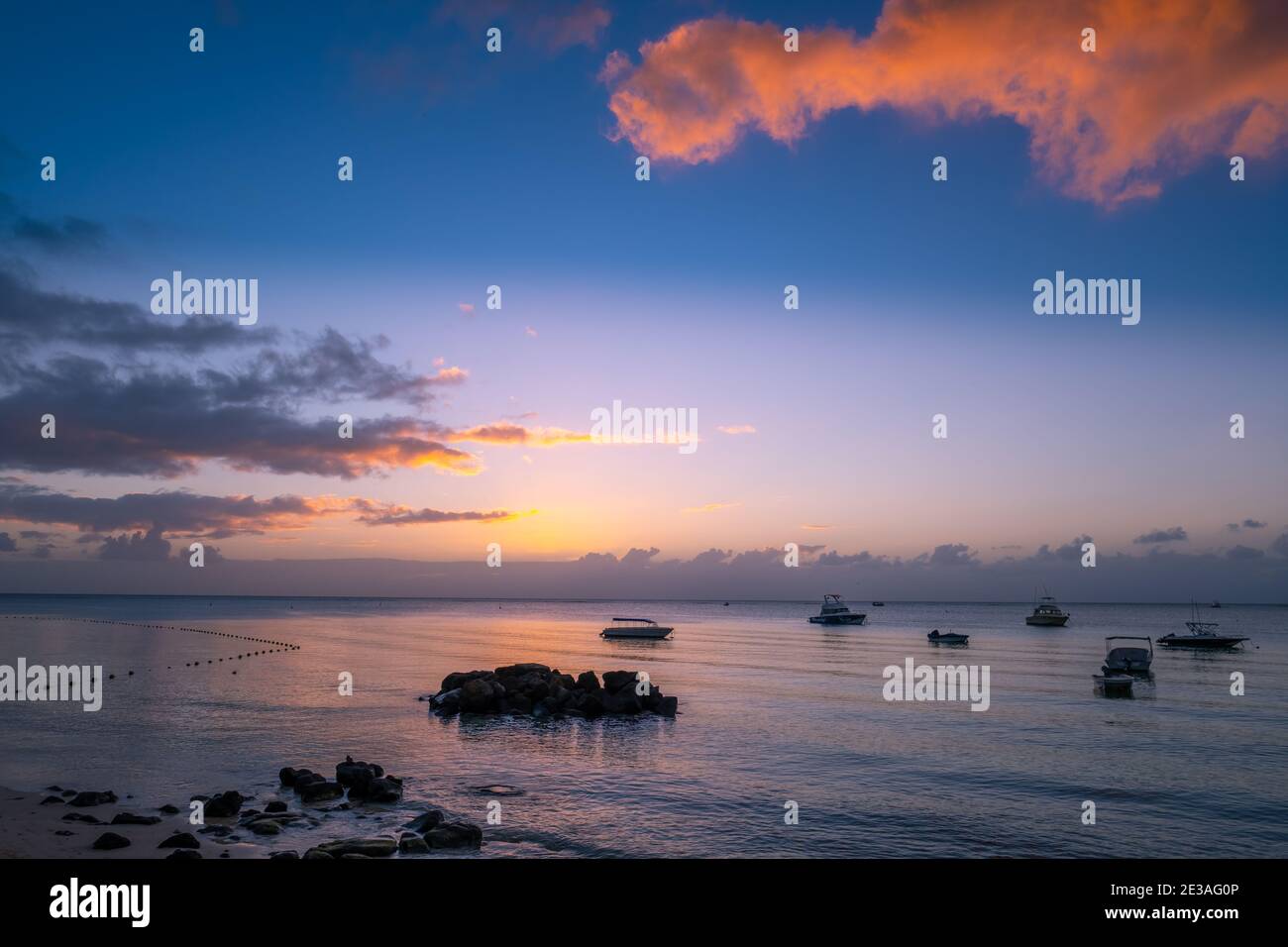 Sonnenuntergang über dem Meer - Mauritius Stockfoto