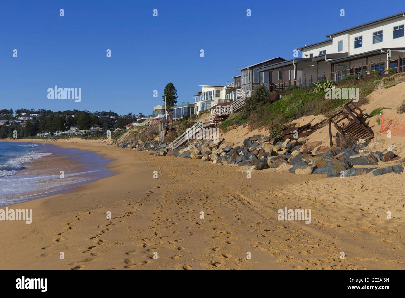 Stranderosion verursacht Schäden an Häusern am Strand von Wamberal Nahe Terrigal an der Central Coast von NSW Australia Stockfoto