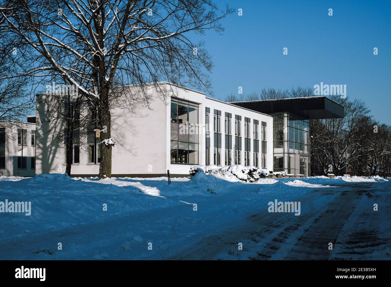 Jurbarkas öffentliche Bibliothek im Winter Stockfoto