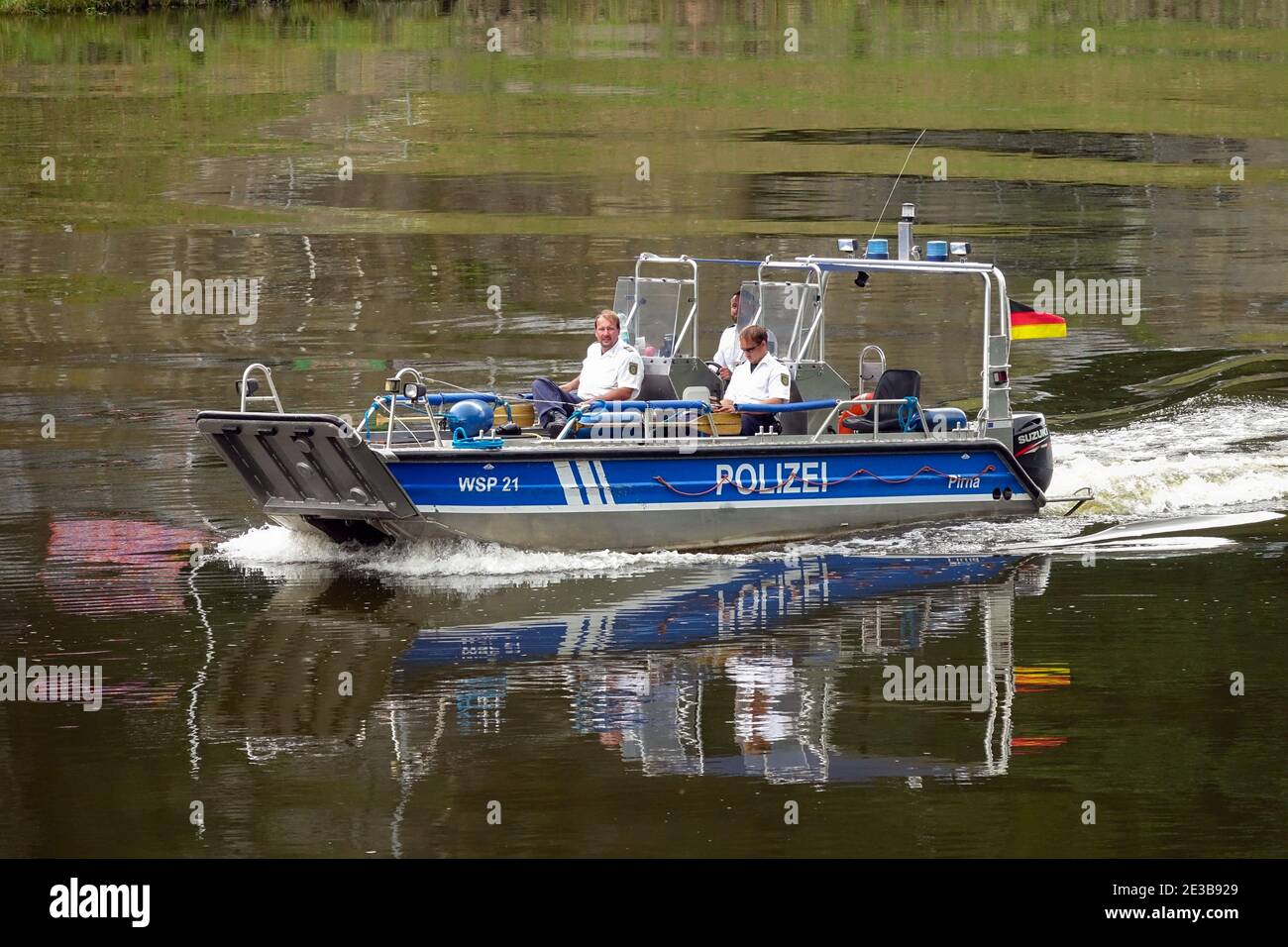 Deutschland Polizei an der Elbe Patrouillengrenze Stockfoto